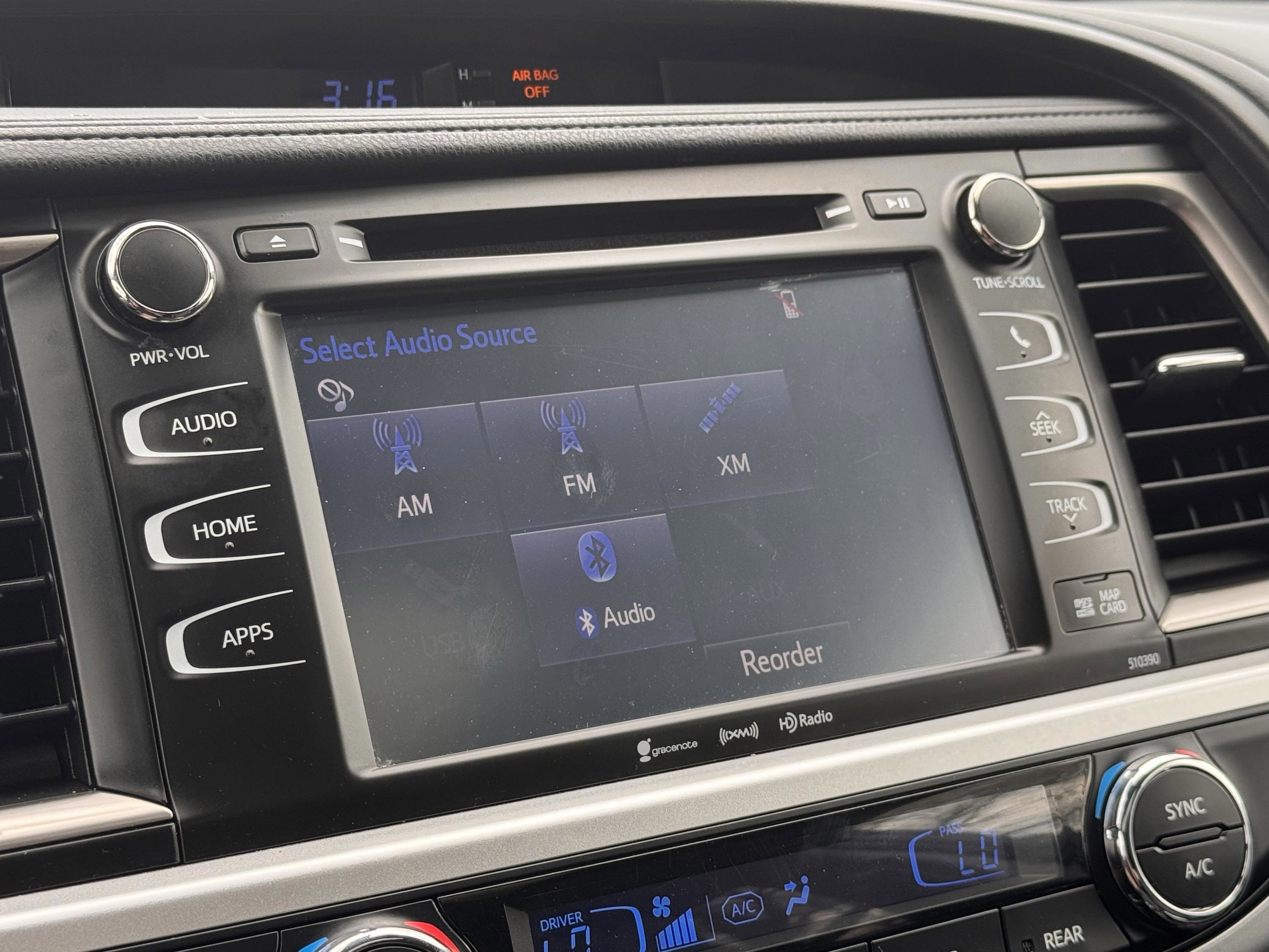 Used 2019 Toyota Highlander SE image 16