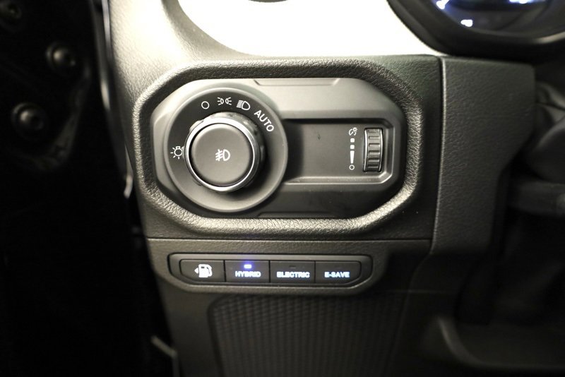 Used 2024 Jeep Wrangler Unlimited image 32