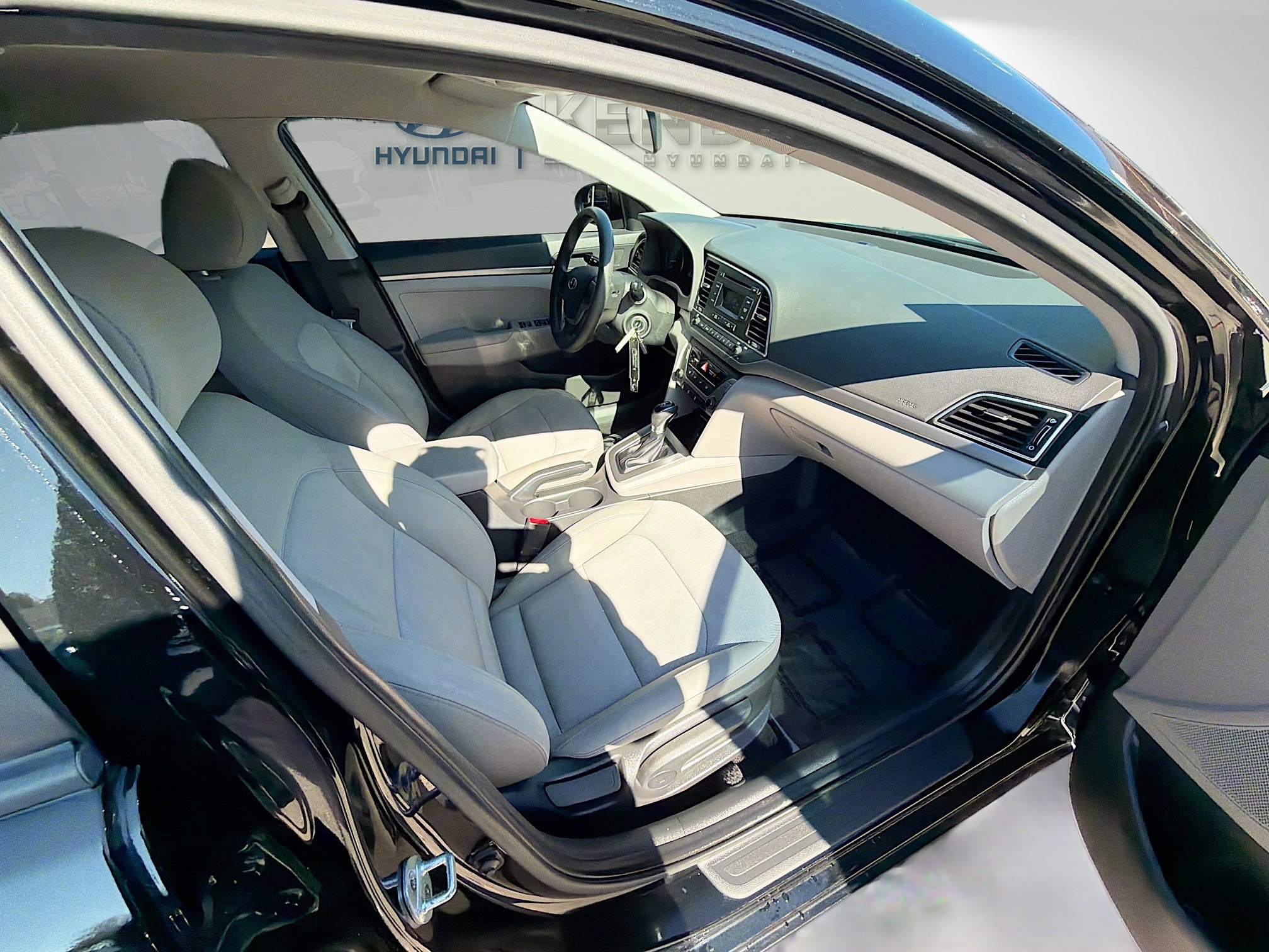 Used 2017 Hyundai Elantra SE image 27