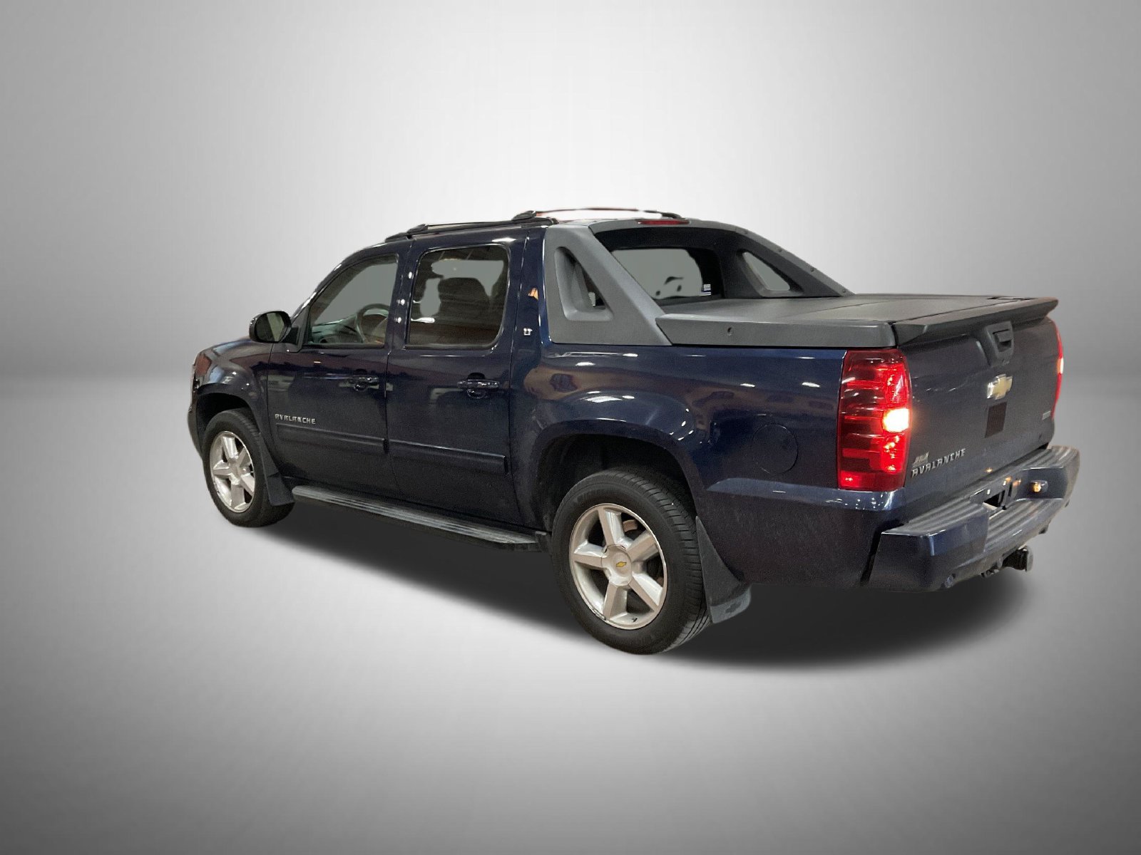 Used 2011 Chevrolet Avalanche LT w/ Luxury Package AWD/4WD image 2