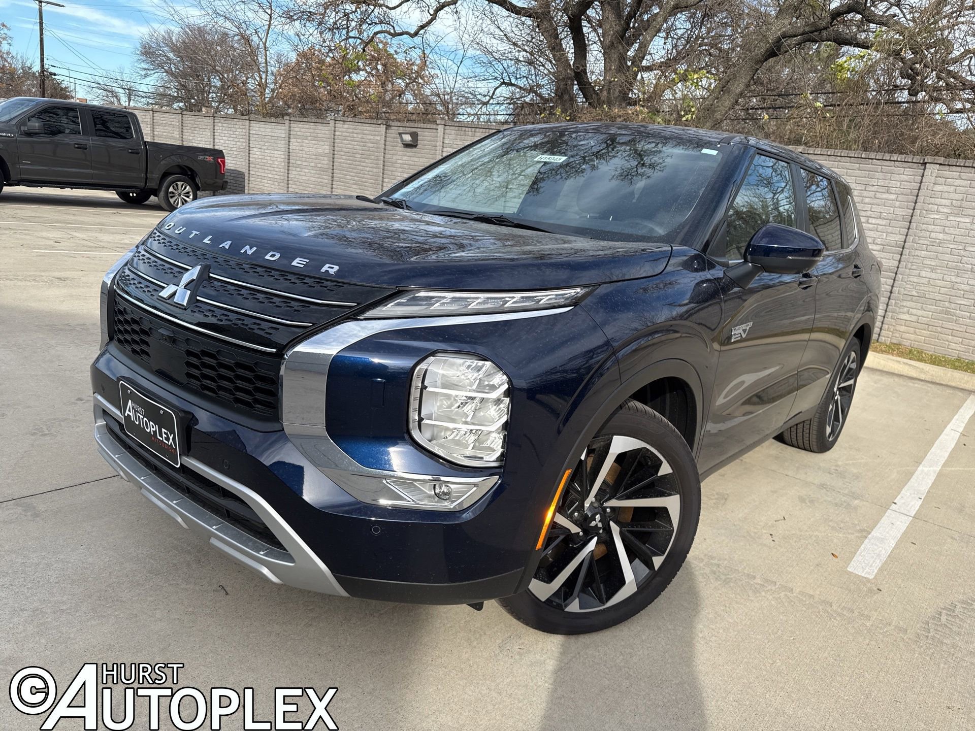New 2025 Mitsubishi Outlander SE image 1