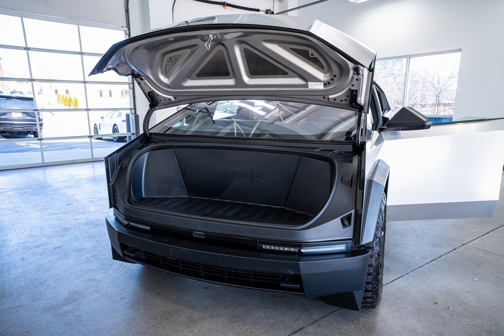 Used 2024 Tesla Cybertruck AWD Crew Cab image 51