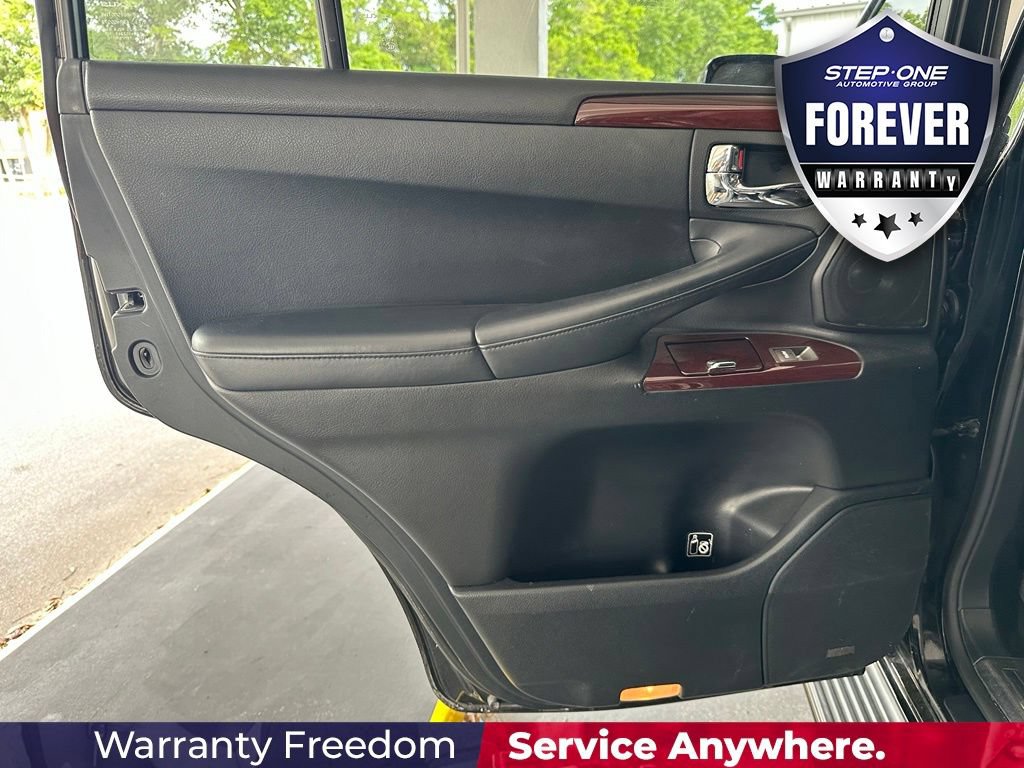 Used 2013 Lexus LX 570 4WD w/ Luxury Pkg w/Pre-crash image 28