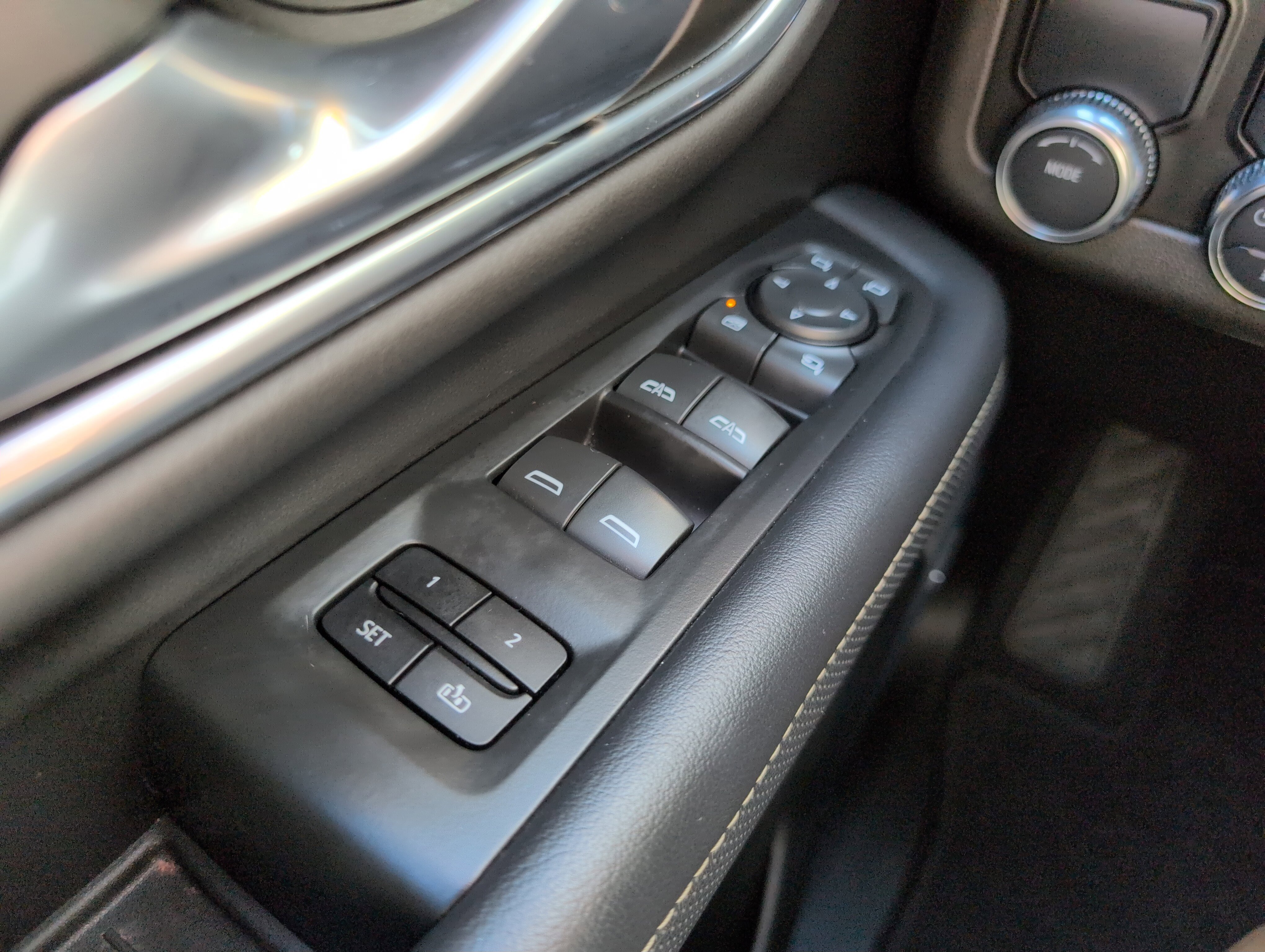 Used 2022 GMC Yukon SLT w/ SLT Premium Package image 7