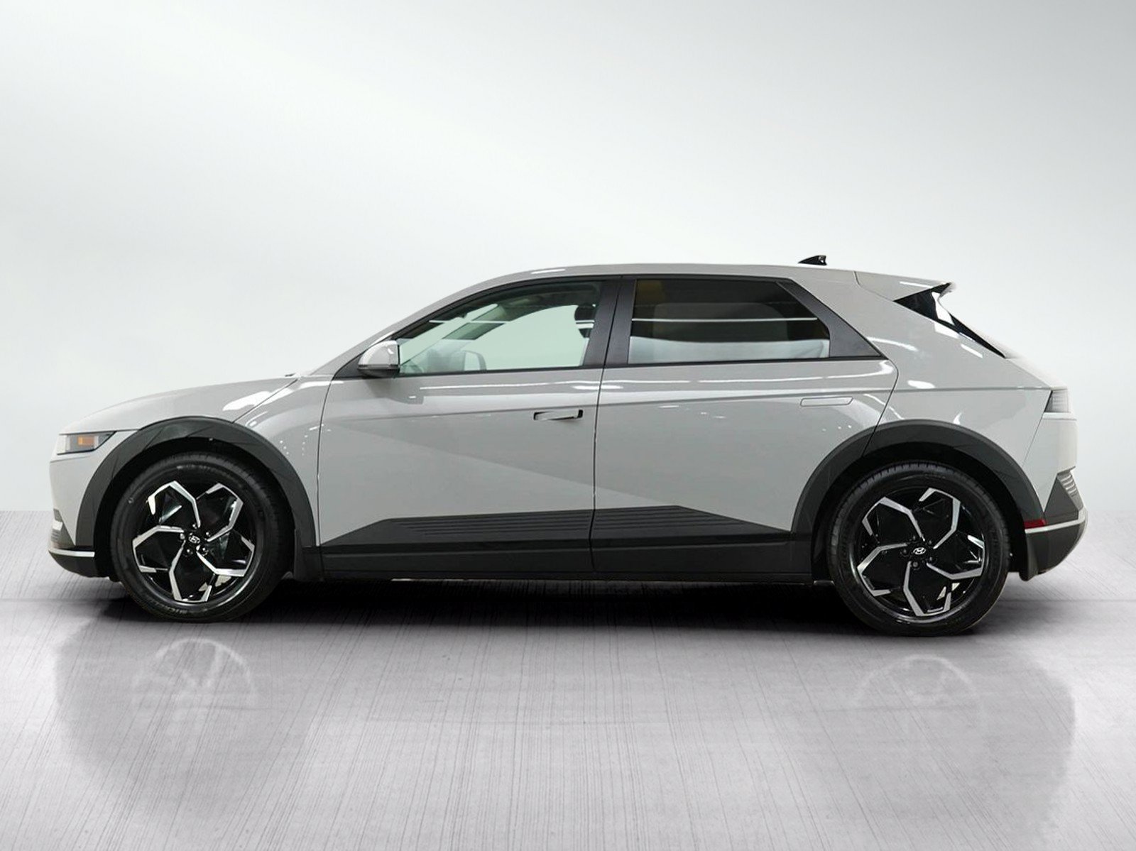 Certified 2024 Hyundai Ioniq 5 SE AWD/4WD image 2