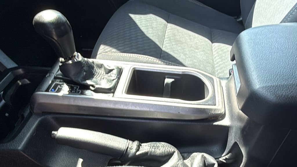 Used 2021 Toyota Tacoma SR5 w/ Trail Edition image 38