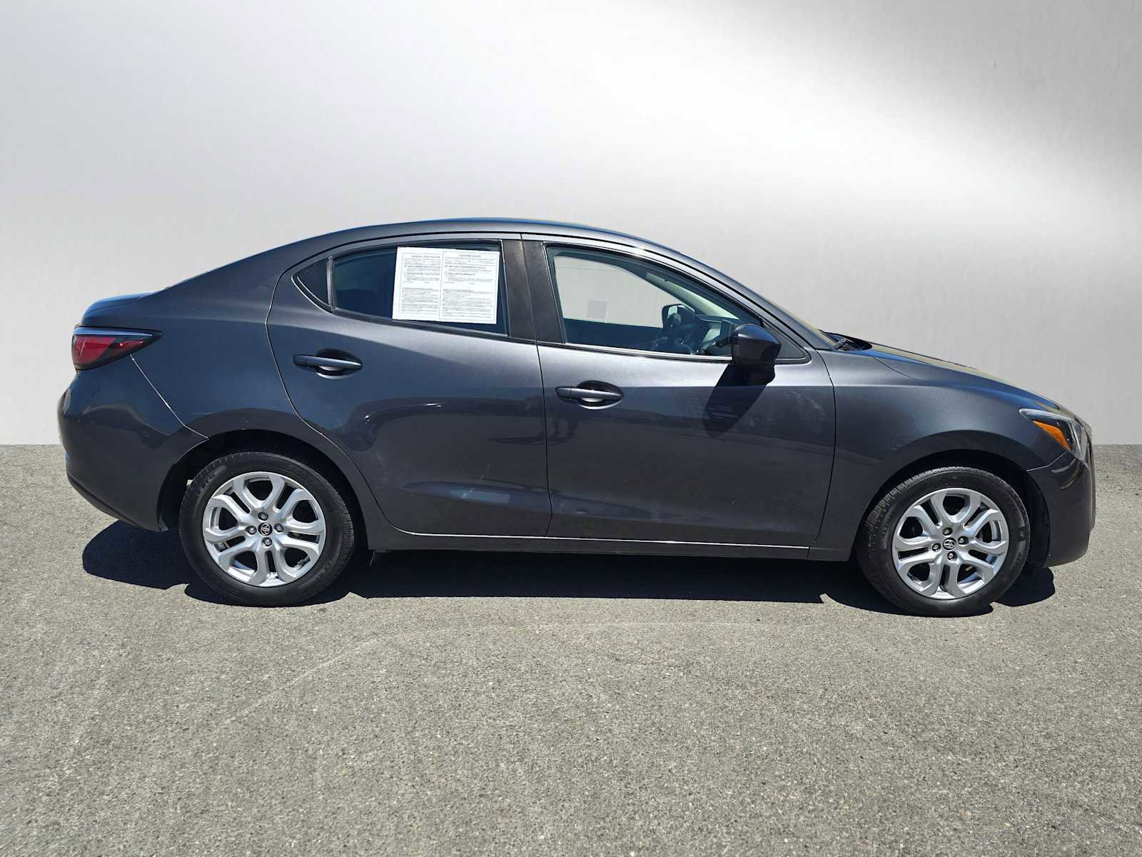 Used 2018 Toyota Yaris iA FWD image 2