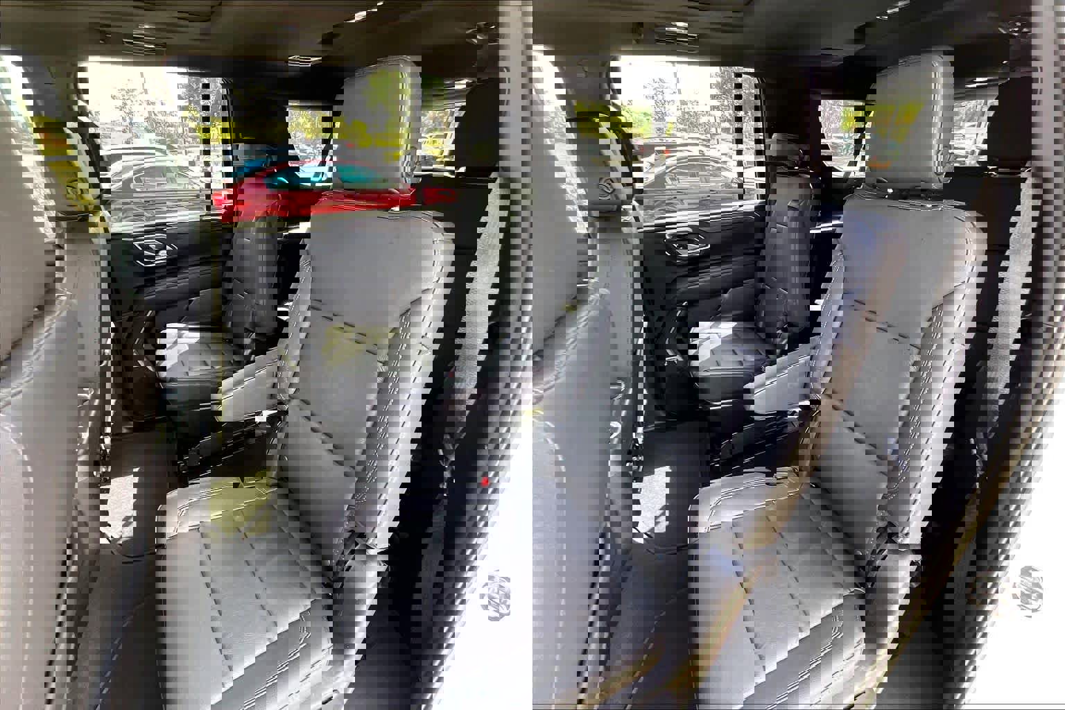 Used 2022 Chevrolet Suburban LT w/ Luxury Package image 25