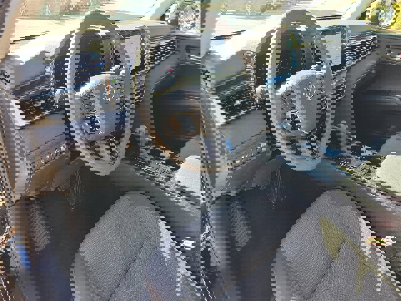 Used 2025 Toyota Camry LE image 15