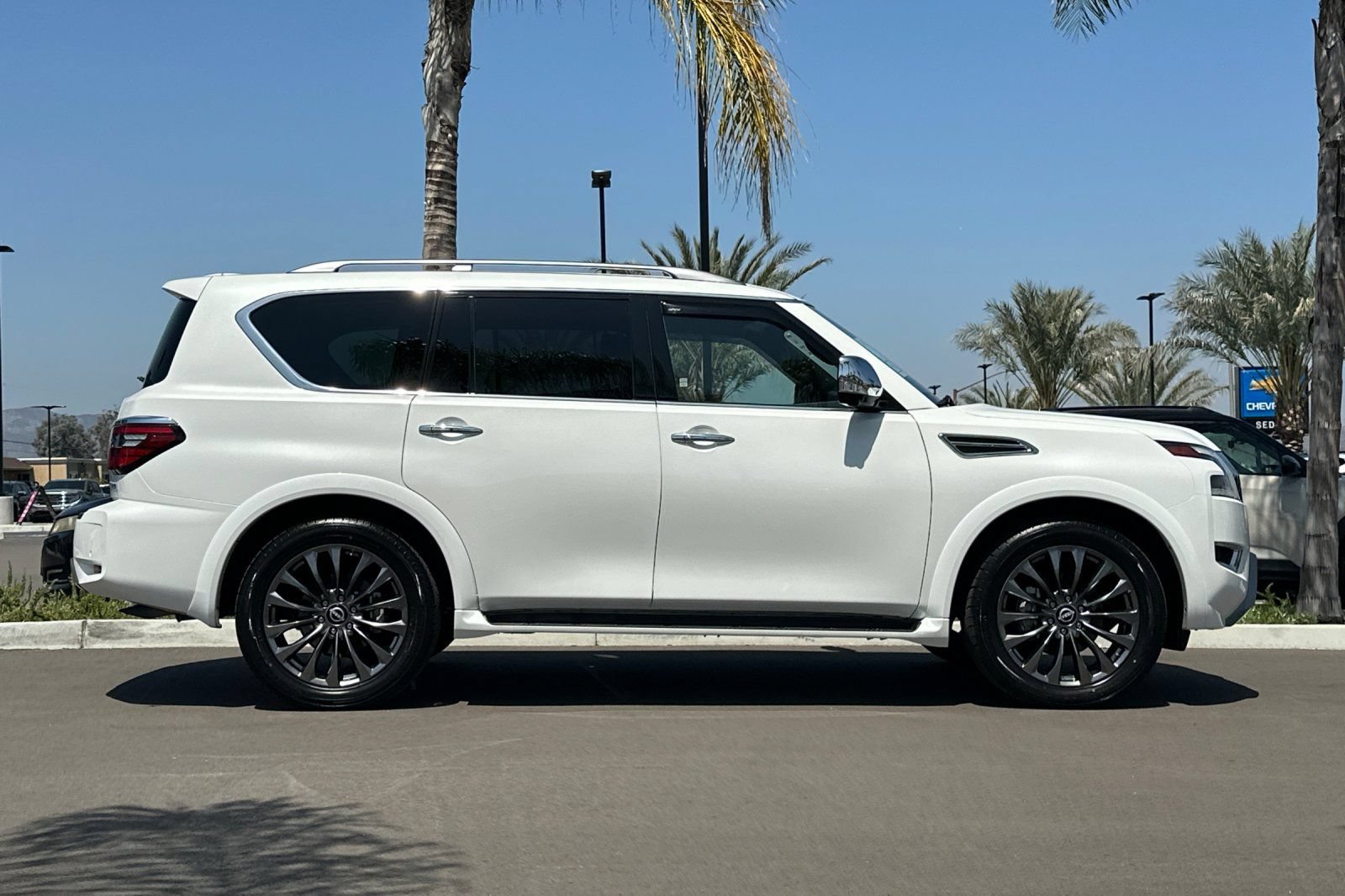 Used 2023 Nissan Armada Platinum w/ Captain's Chairs Package AWD/4WD image 3