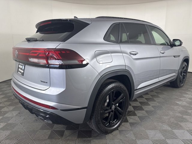 New 2026 Volkswagen Atlas Cross Sport SEL R-Line image 3
