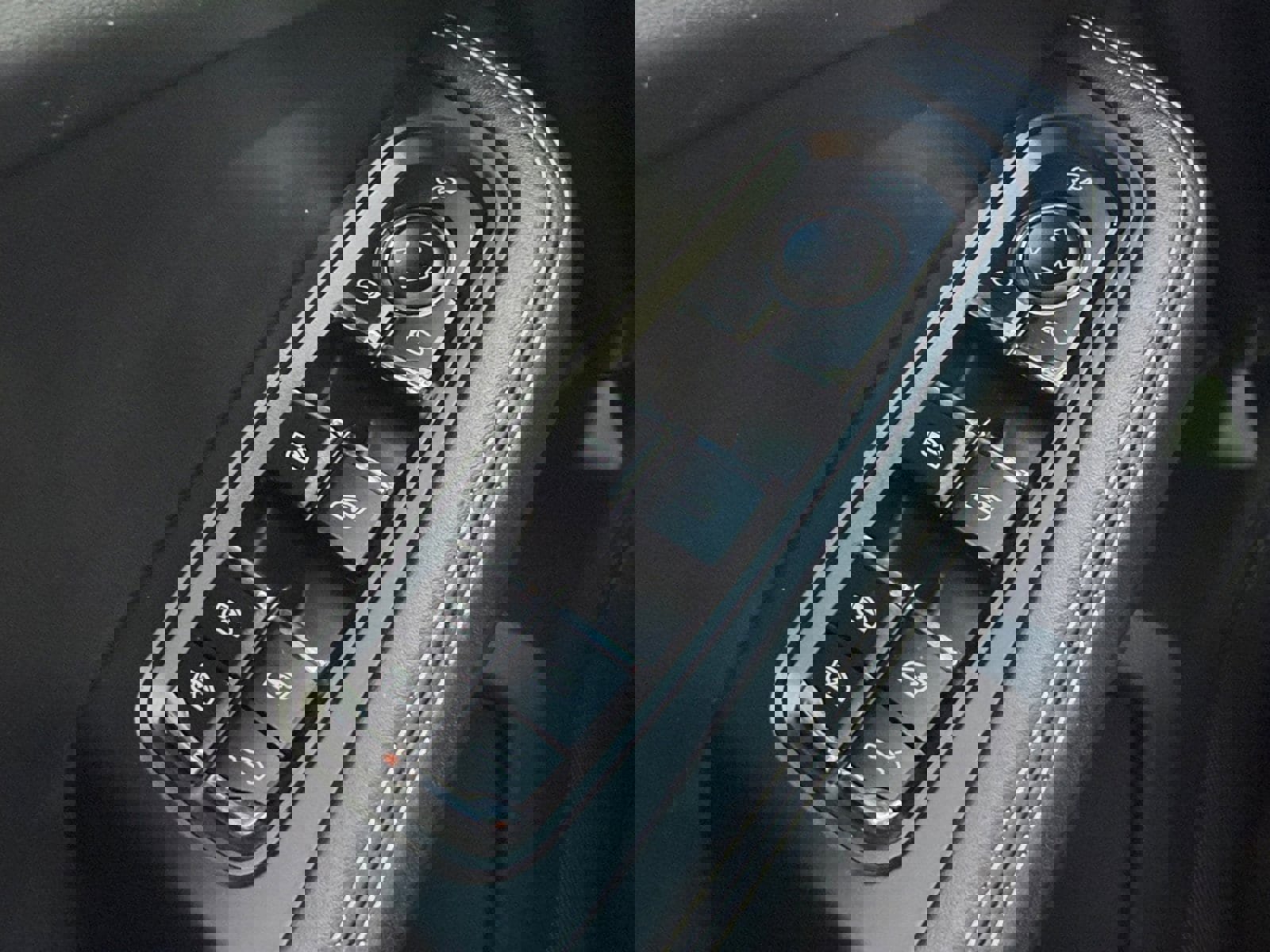 Certified 2023 Porsche Macan S image 17