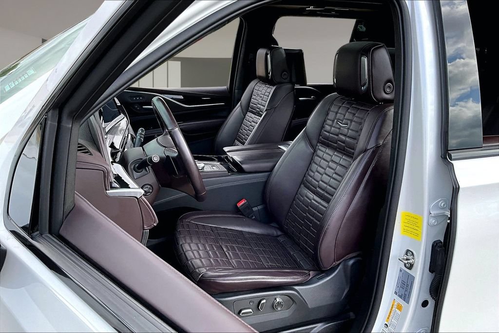 Used 2023 Cadillac Escalade Sport Platinum w/ LPO, ONYX Package AWD/4WD image 27