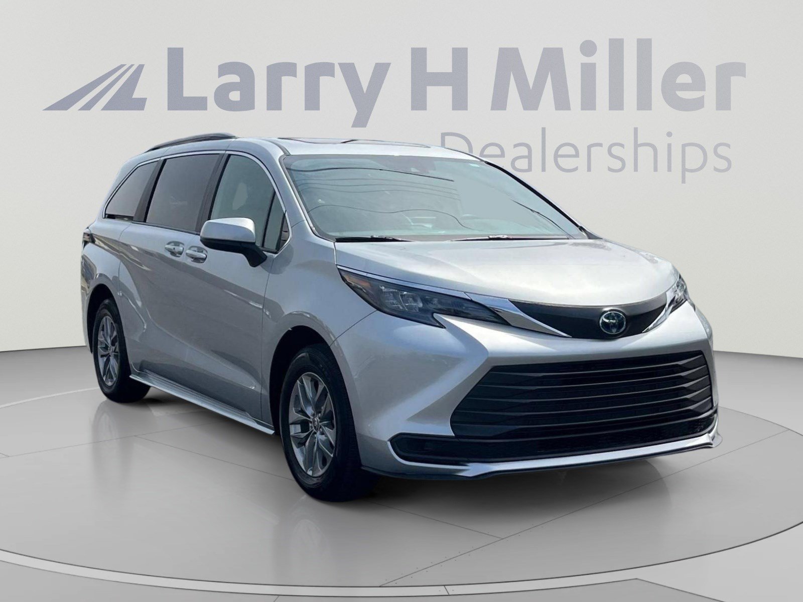 Used 2025 Toyota Sienna LE w/ LE Plus Package AWD/4WD image 8