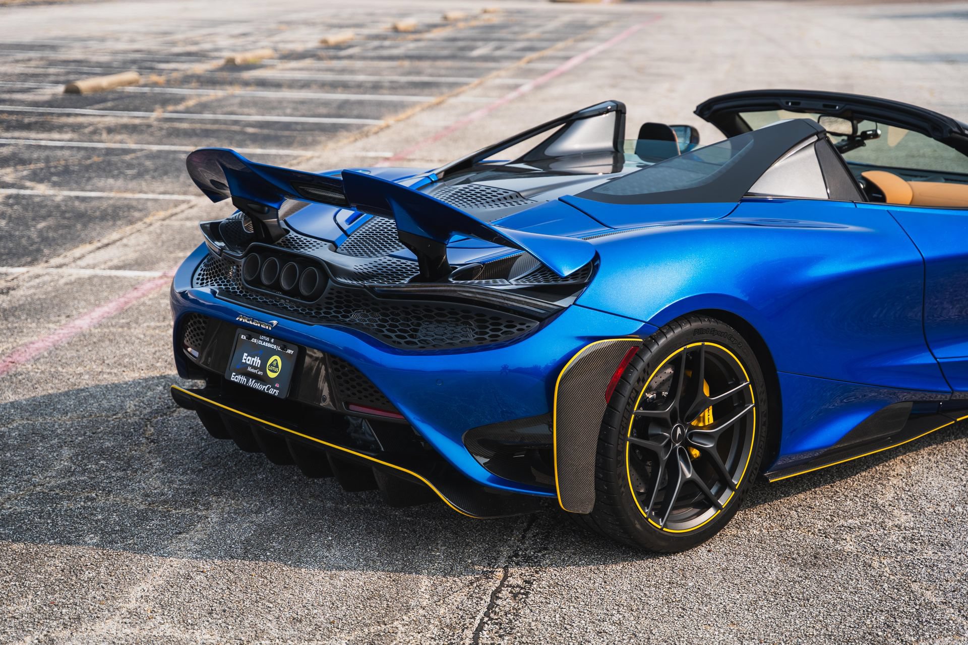 Used 2022 McLaren 765LT RWD image 16
