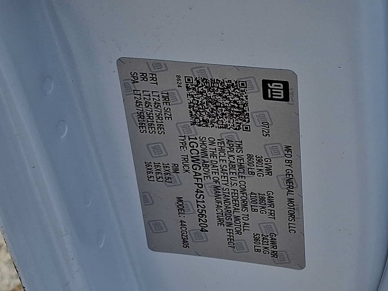 Used 2025 Chevrolet Express 2500 w/ Driver Convenience Package RWD image 27