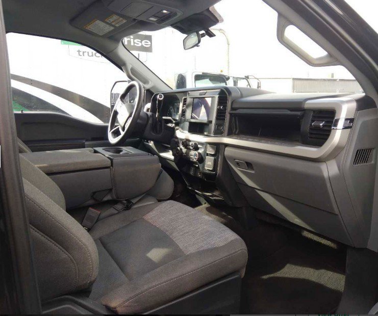 Used 2025 Ford F250 XLT w/ FX4 Off-Road Package AWD/4WD image 4