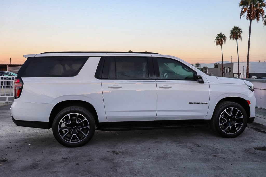 Used 2023 Chevrolet Suburban RST w/ Luxury Package RWD image 13