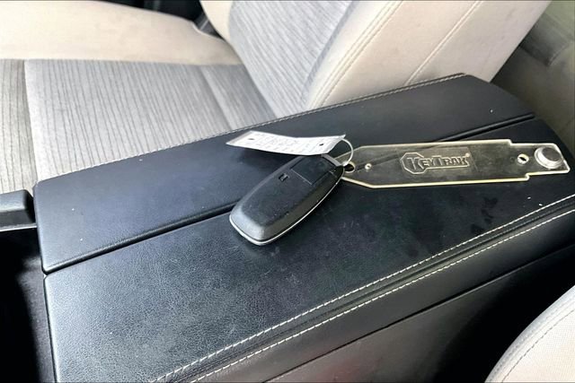 Used 2023 Nissan Rogue SV image 30