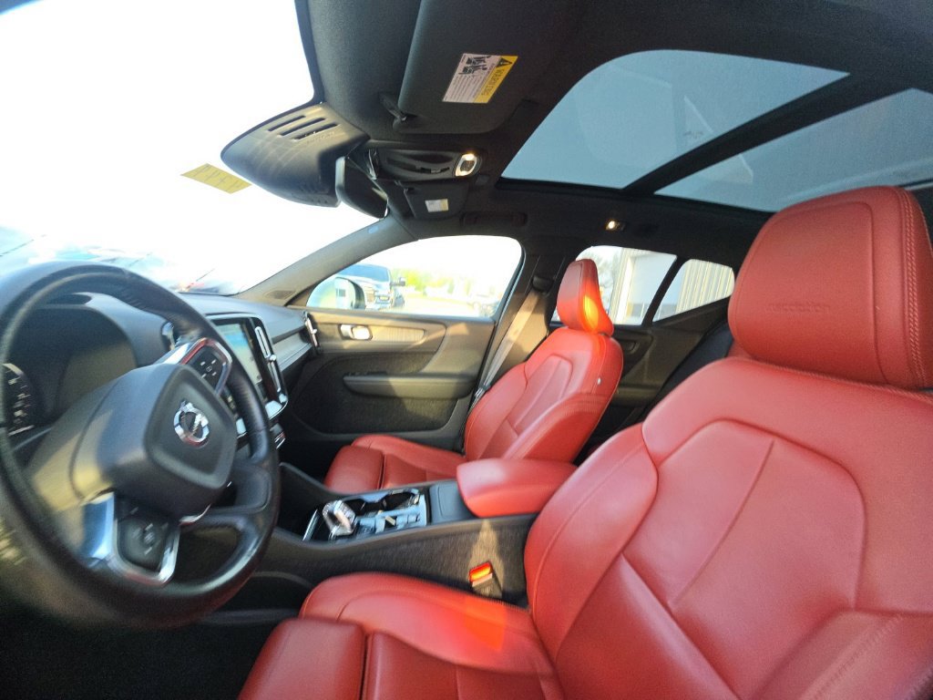 Used 2019 Volvo XC40 T4 Inscription FWD image 15
