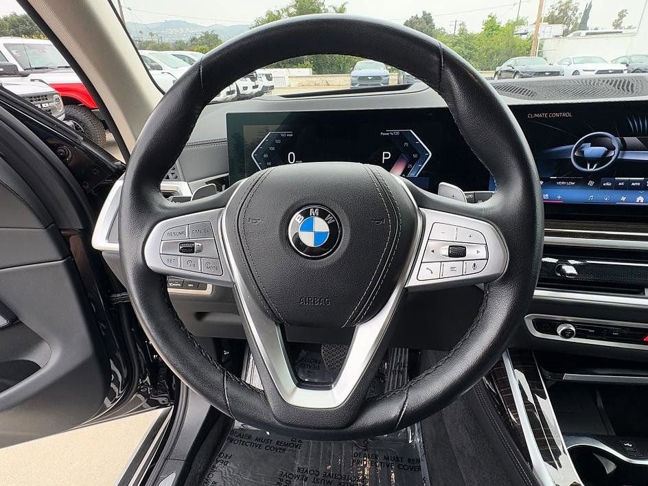 Used 2025 BMW X7 xDrive40i AWD/4WD image 25