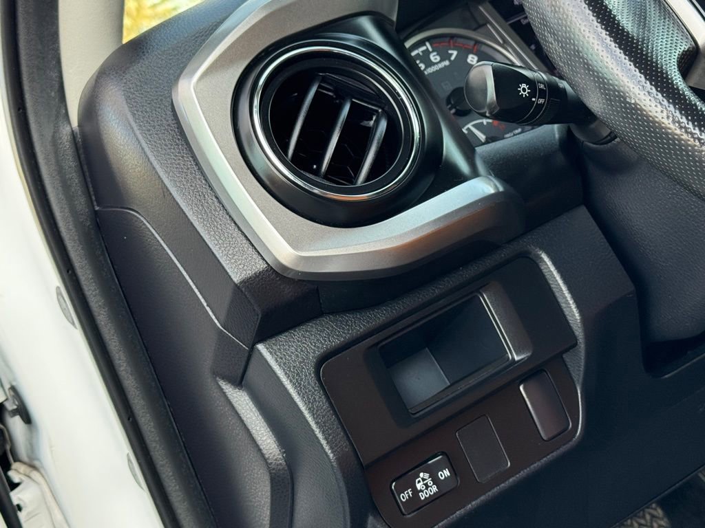 Used 2016 Toyota Tacoma SR5 w/ Towing Package image 31