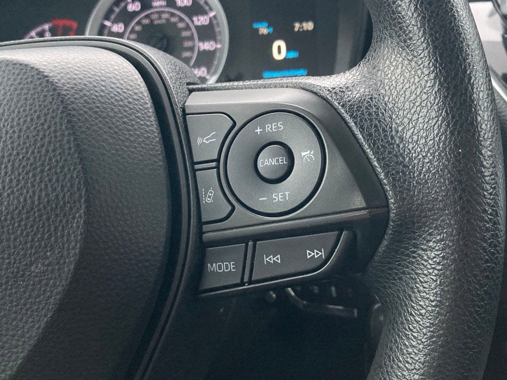 Used 2020 Toyota Corolla LE FWD image 17