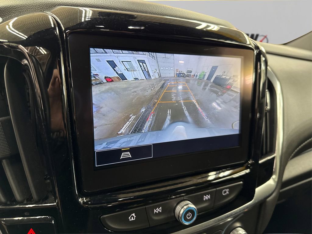Used 2023 Chevrolet Traverse LT image 32