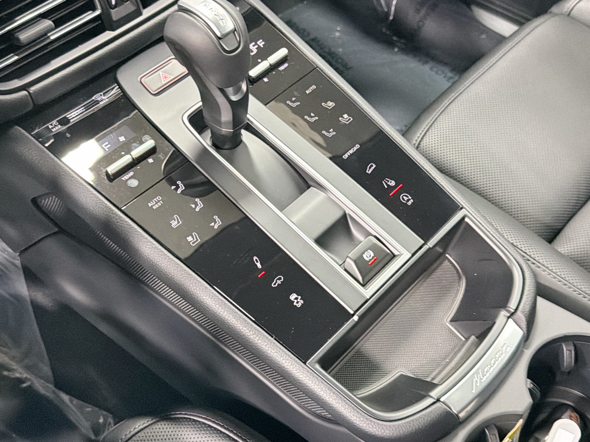 Certified 2026 Porsche Macan S AWD/4WD image 28