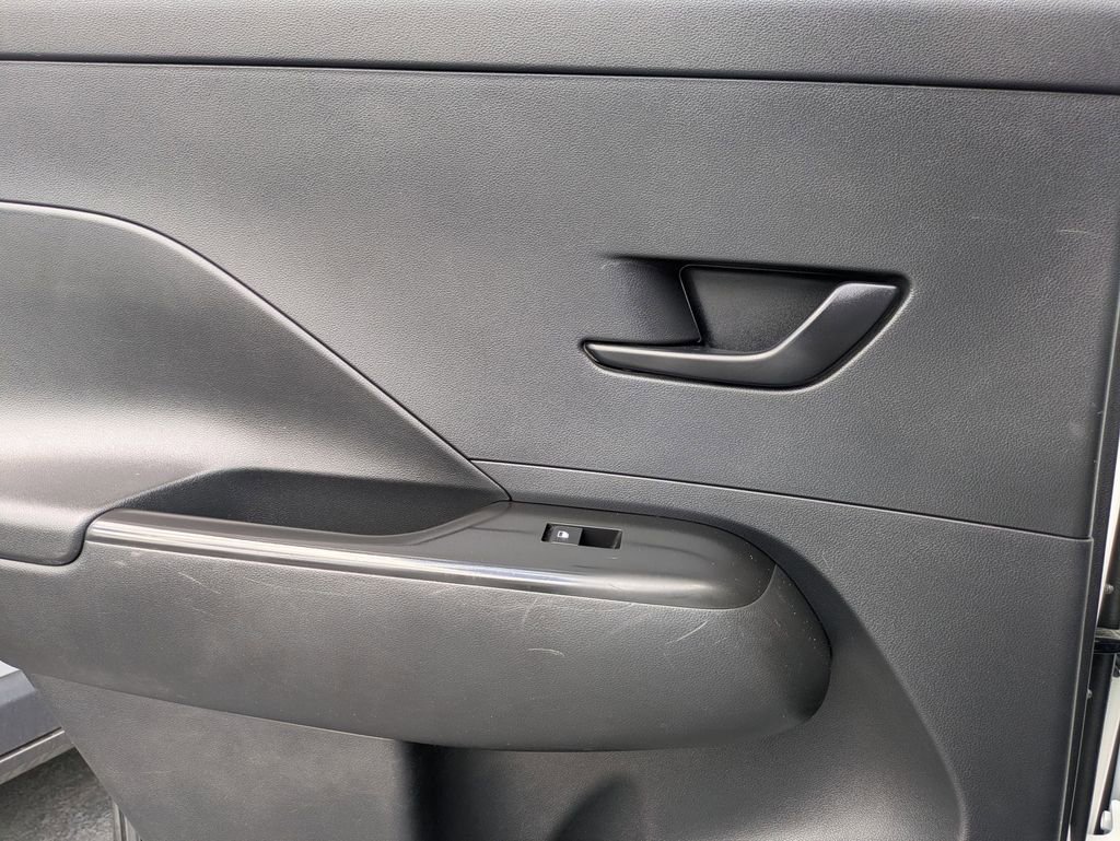 Used 2025 Hyundai Kona SEL FWD image 25