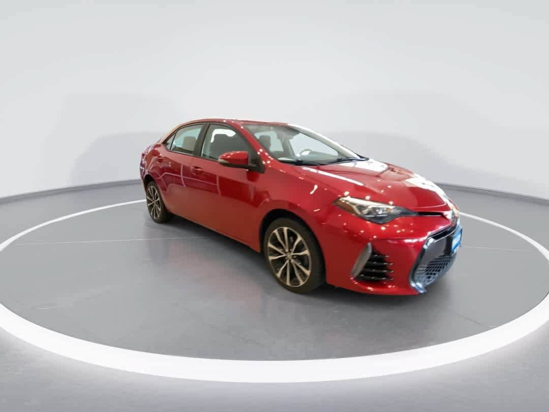 Used 2017 Toyota Corolla SE w/ SE Premium Package FWD image 2