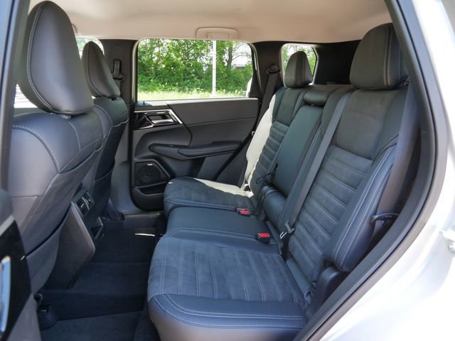 Used 2025 Mitsubishi Outlander SE AWD/4WD image 11
