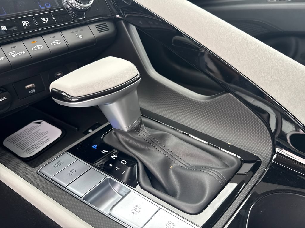 New 2026 Hyundai Elantra Limited FWD image 32