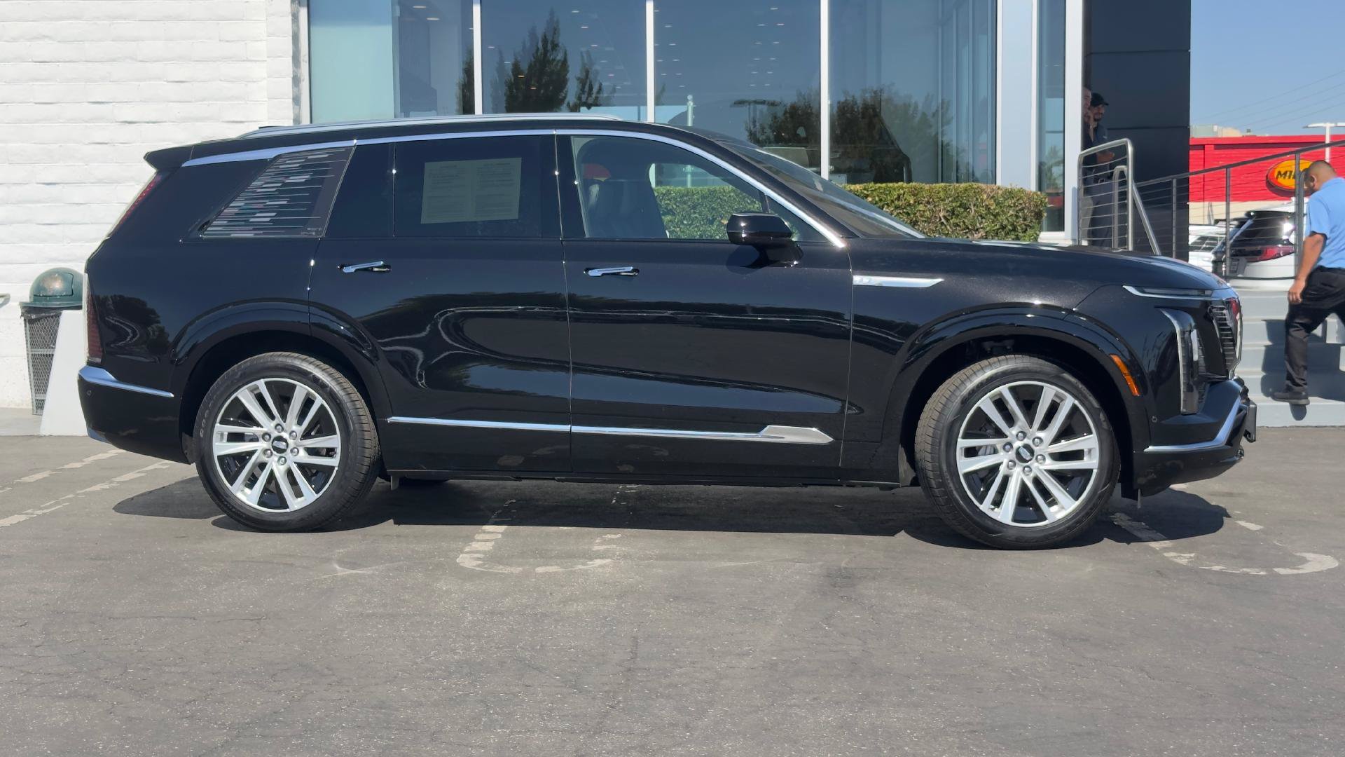 Used 2026 Cadillac Vistiq Luxury AWD/4WD image 3