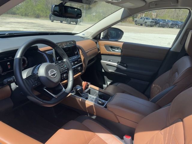 Used 2022 Nissan Pathfinder Platinum w/ Lighting Package (N93) image 15