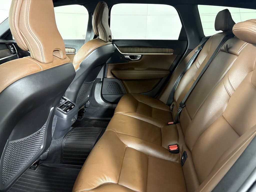 Used 2025 Volvo V90 B6 Cross Country Plus w/ Protection Package Premier image 37