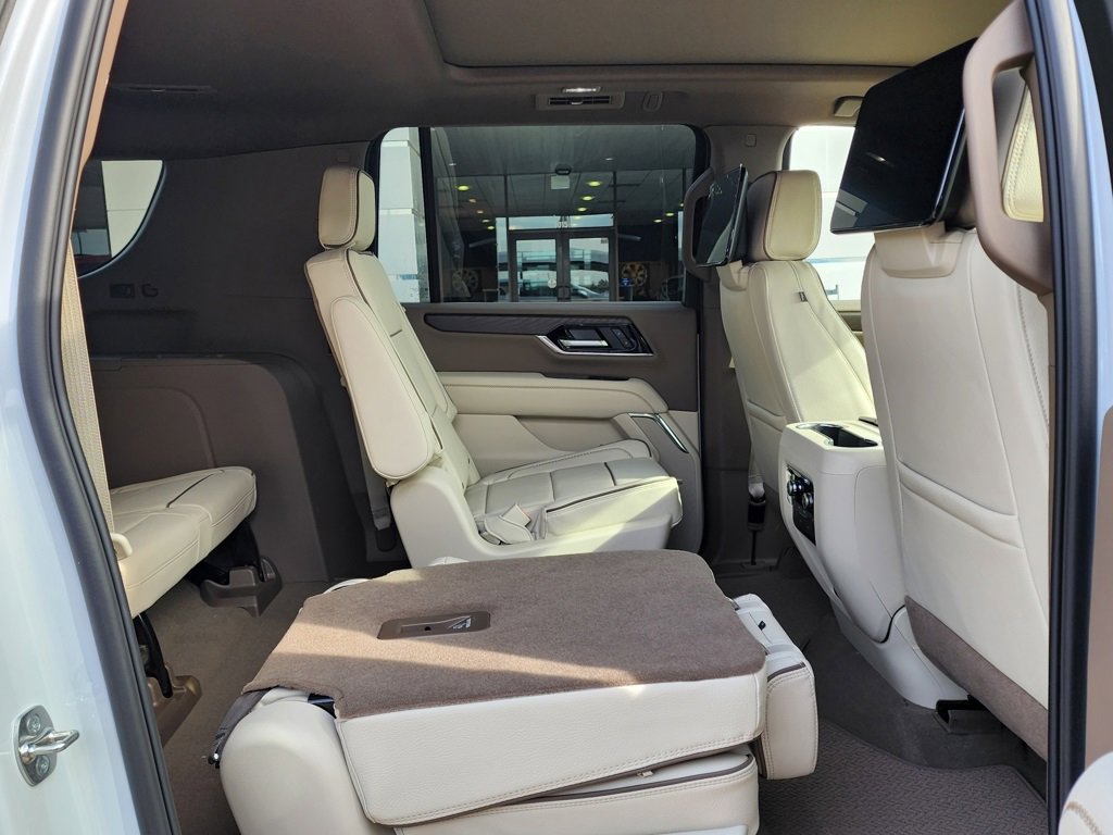 New 2026 GMC Yukon XL Denali w/ Denali Reserve Package image 52