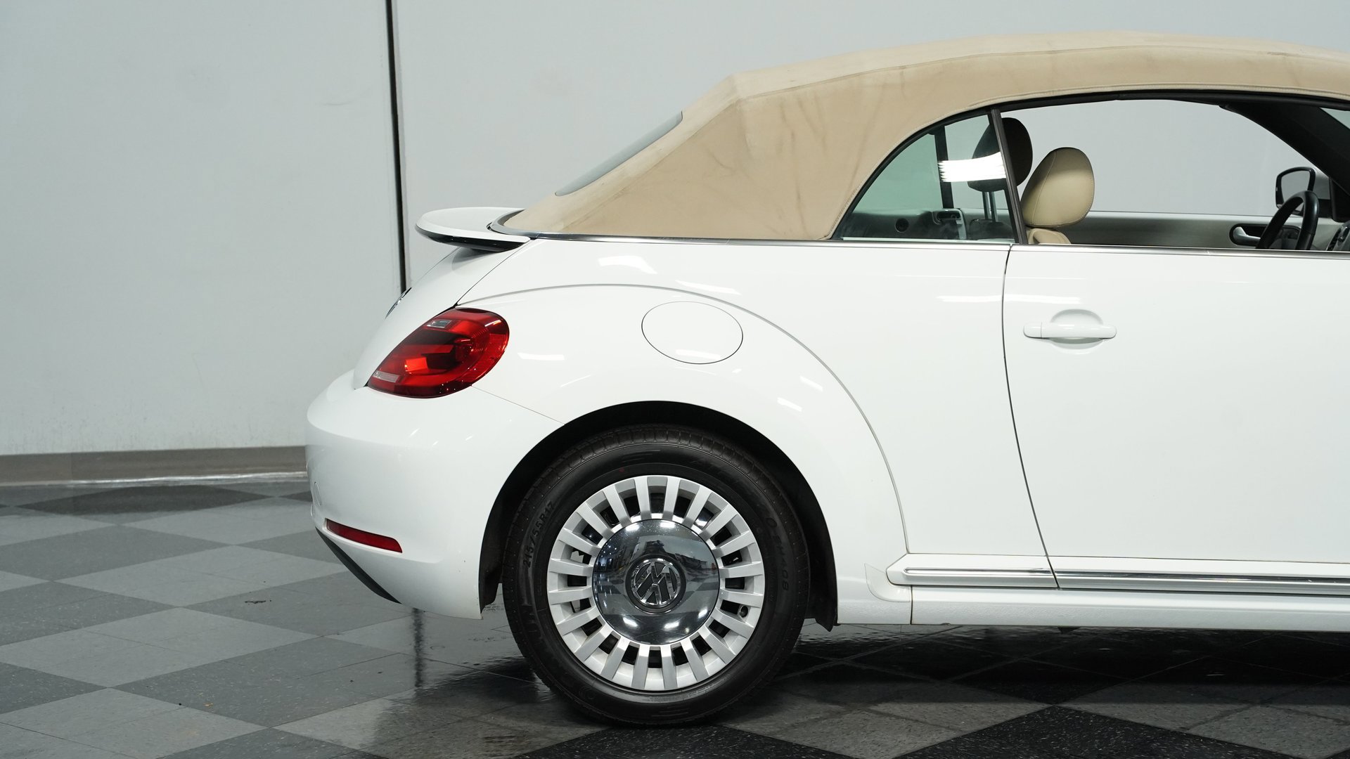 Used 2014 Volkswagen Beetle 1.8T image 23