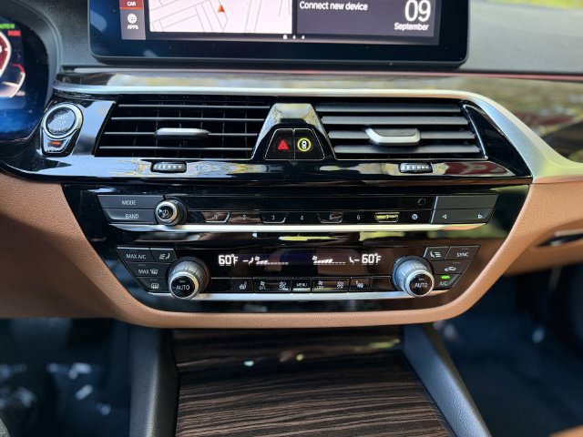 Used 2023 BMW 530i w/ Convenience Package RWD image 19