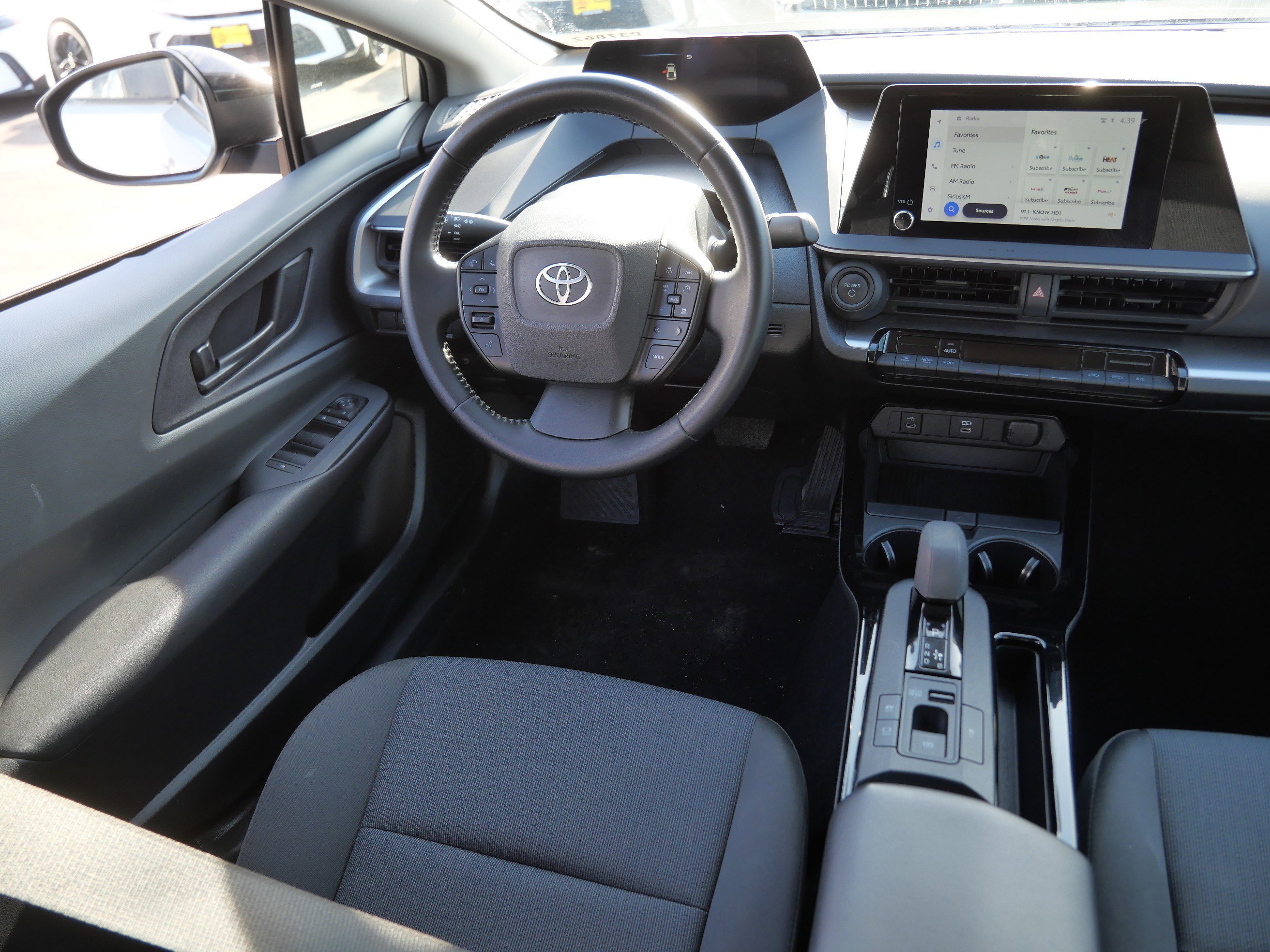Used 2024 Toyota Prius LE FWD image 9