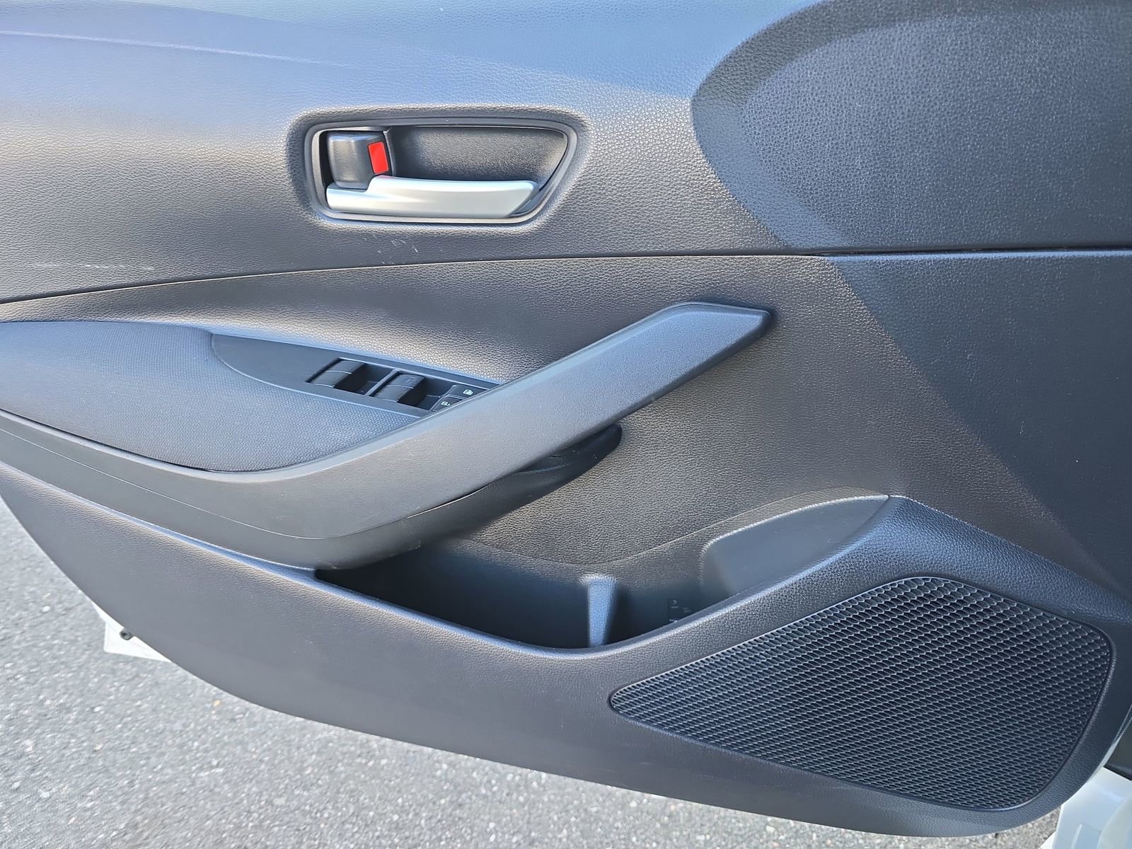 Used 2021 Toyota Corolla LE image 33