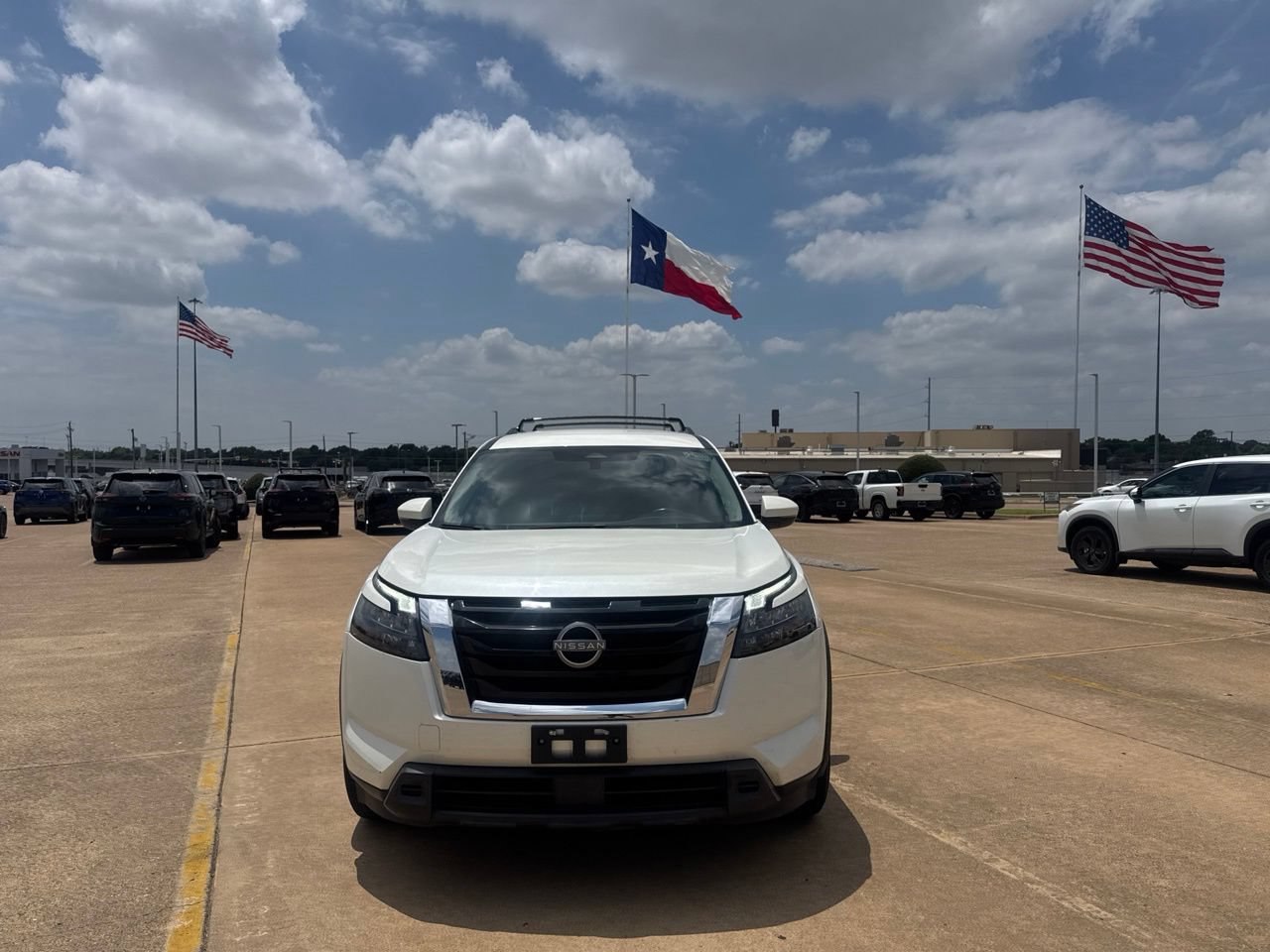 Certified 2023 Nissan Pathfinder SV w/ Lighting Package (N92) FWD image 5