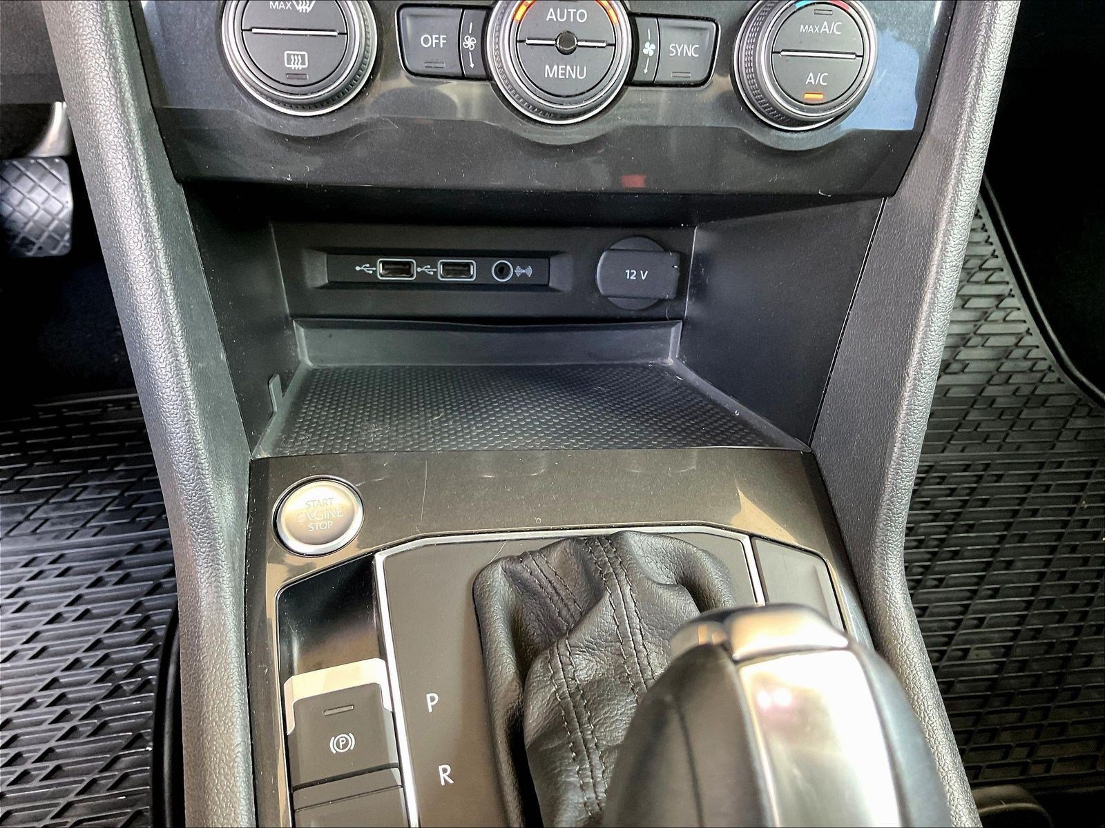 Used 2018 Volkswagen Tiguan SE w/ Panoramic Sunroof Package FWD image 15