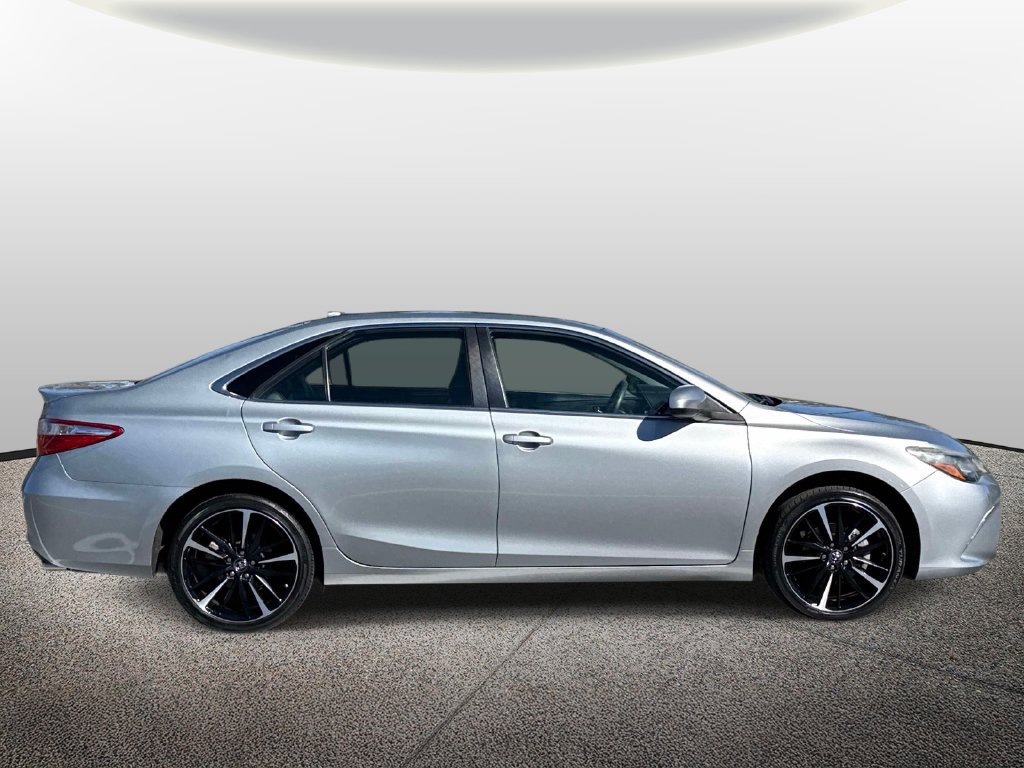 Used 2017 Toyota Camry XSE FWD image 4