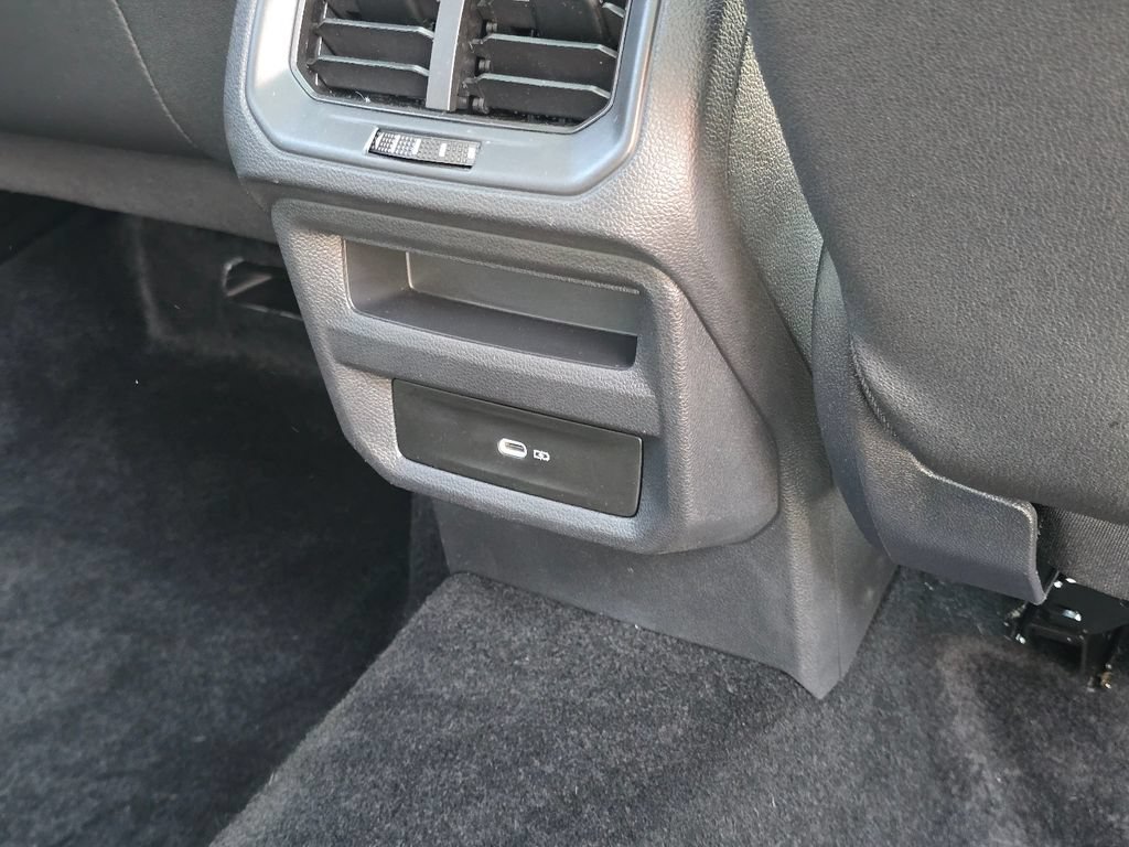 Certified 2024 Volkswagen Taos SEL AWD/4WD image 31