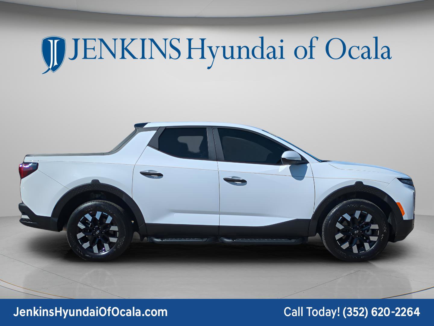 Certified 2025 Hyundai Santa Cruz SE FWD image 2