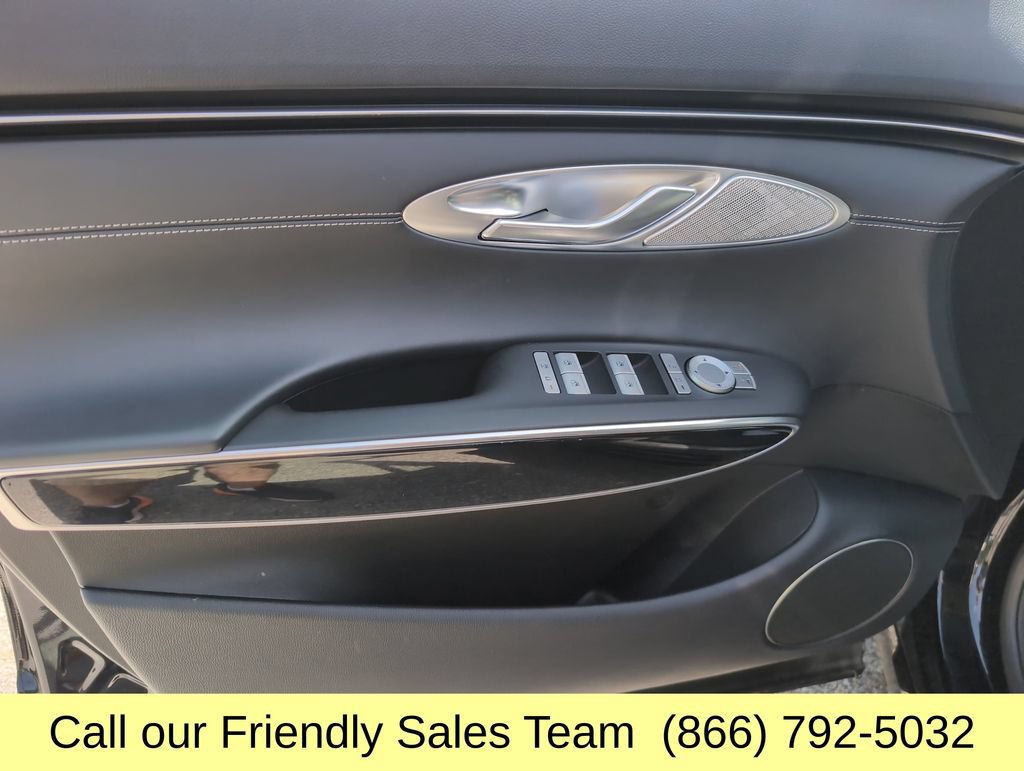 Used 2025 Genesis GV70 2.5T AWD/4WD image 13