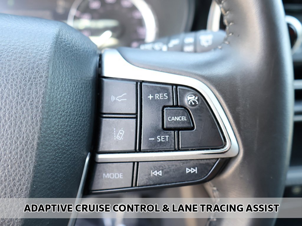 Used 2024 Toyota Highlander LE image 3