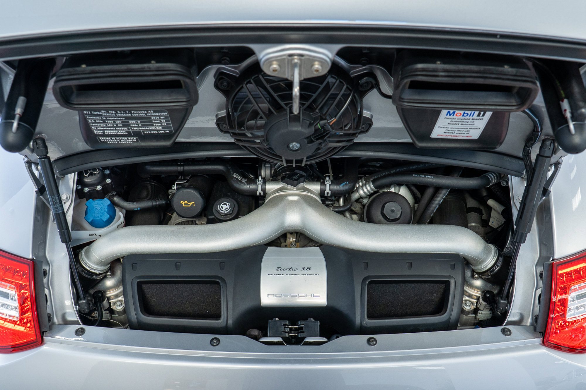 Used 2010 Porsche 911 Turbo image 5