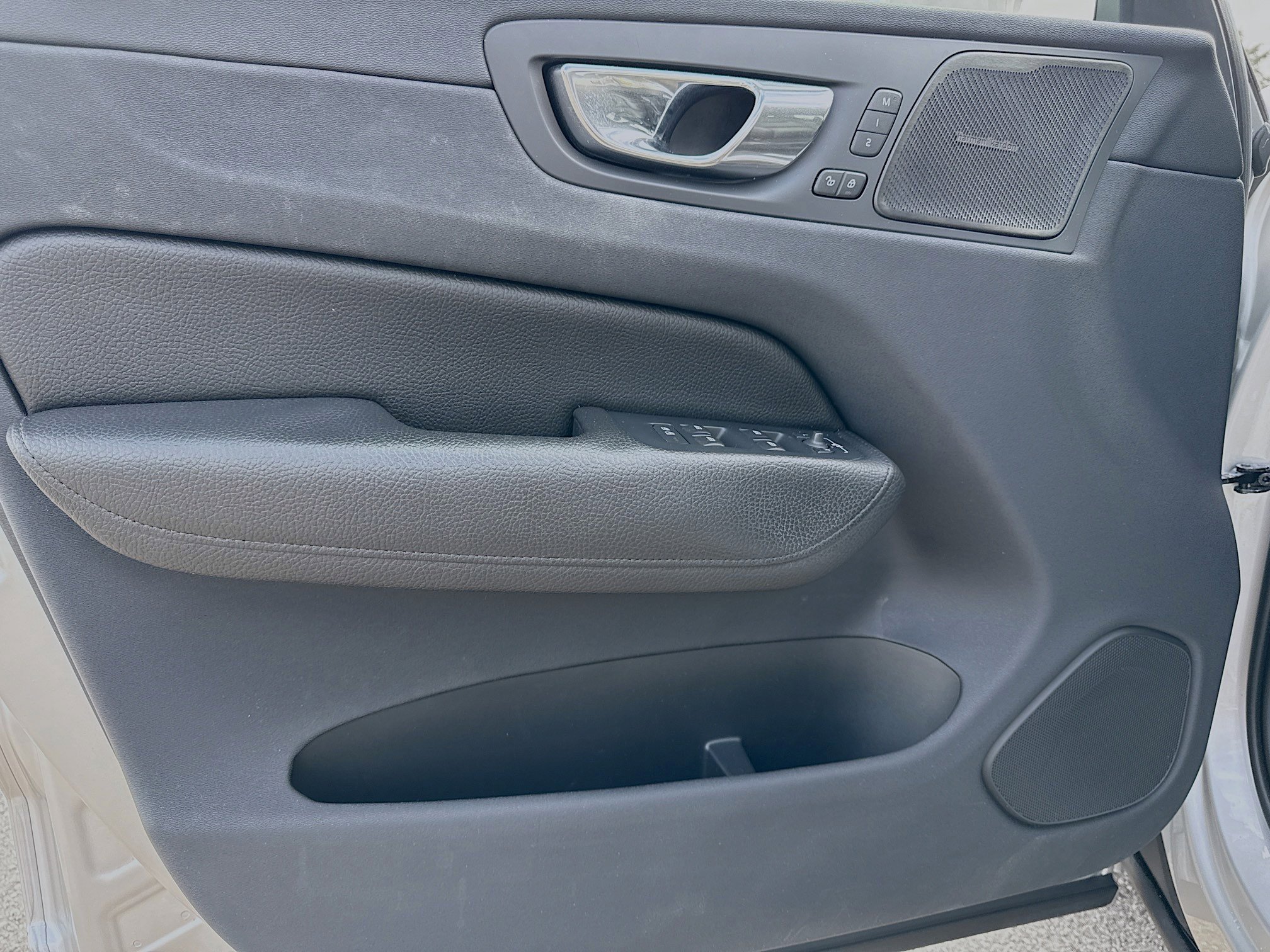 Used 2019 Volvo XC60 T5 Momentum w/ Multimedia Package image 22